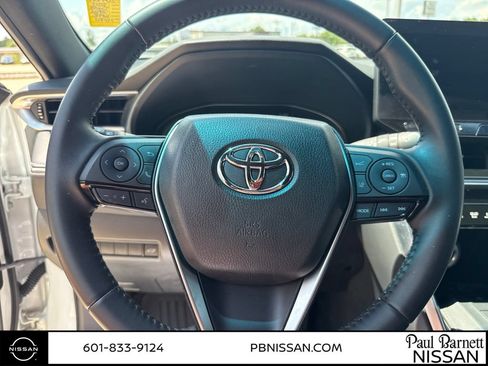 Used 2023 Toyota Venza XLE AWD/4WD image 14