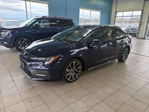 Used 2020 Toyota Corolla SE w/ SE Premium Package image 3