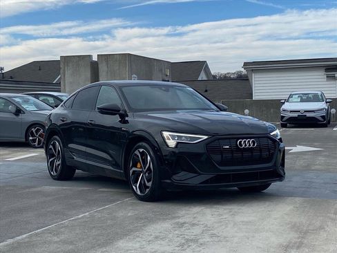 Used 2023 Audi e-tron Premium Plus w/ Premium Plus Package image 1