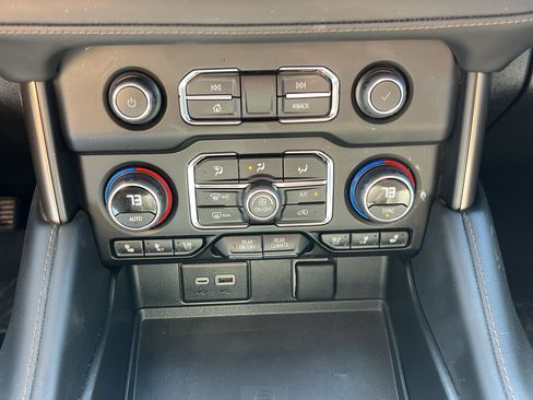 Used 2023 Chevrolet Tahoe High Country AWD/4WD image 32
