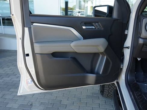 New 2026 Chevrolet Colorado ZR2 w/ Technology Package AWD/4WD image 26