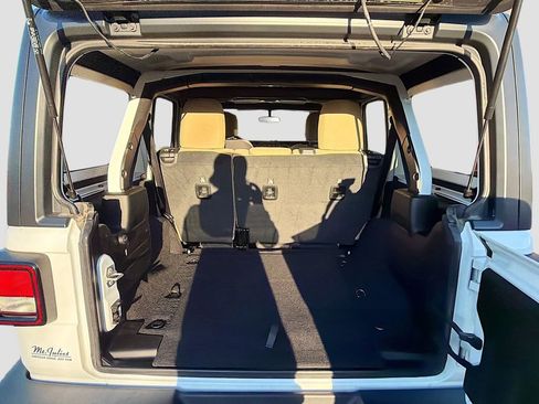 Used 2021 Jeep Wrangler Unlimited Sport image 13