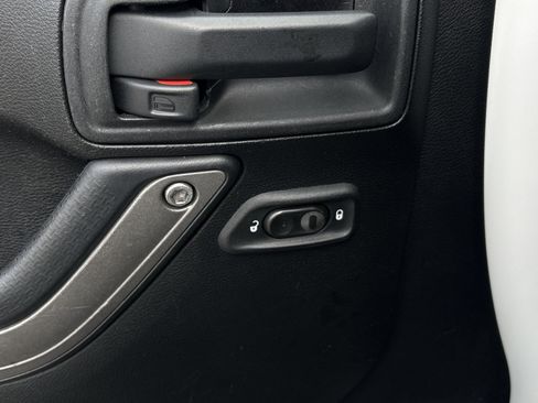 Used 2013 Jeep Wrangler Sport AWD/4WD image 15