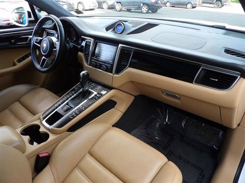 Used 2016 Porsche Macan Turbo image 12