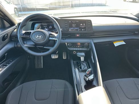 Certified 2025 Hyundai Elantra Sport FWD image 22