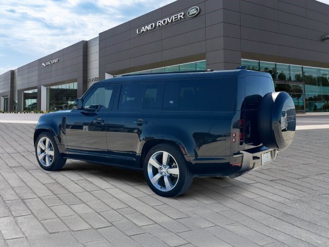 Used 2024 Land Rover Defender 130 X-Dynamic SE AWD/4WD image 3