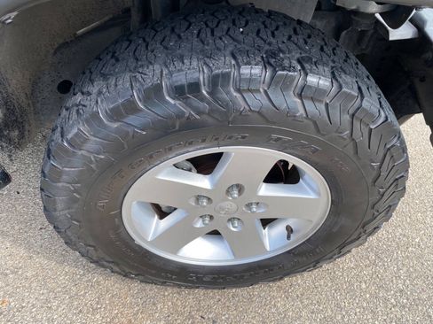 Used 2009 Jeep Wrangler X AWD/4WD image 12