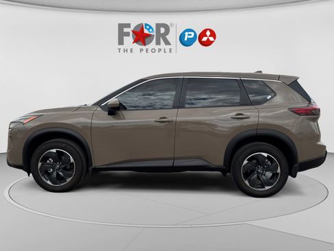Used 2025 Nissan Rogue SV AWD/4WD image 2