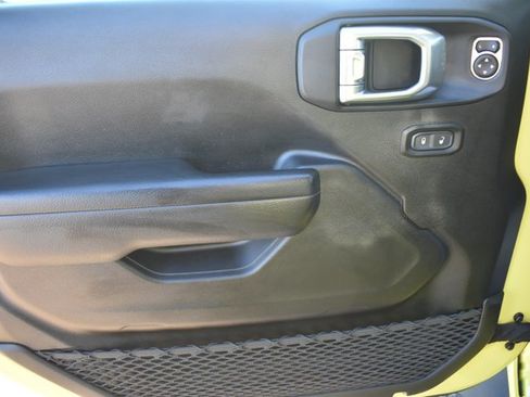 Used 2023 Jeep Gladiator Willys image 15