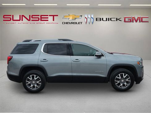 Certified 2023 GMC Acadia SLT FWD image 3