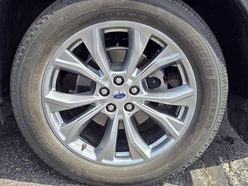 Used 2022 Ford Explorer XLT w/ Equipment Group 202A image 12