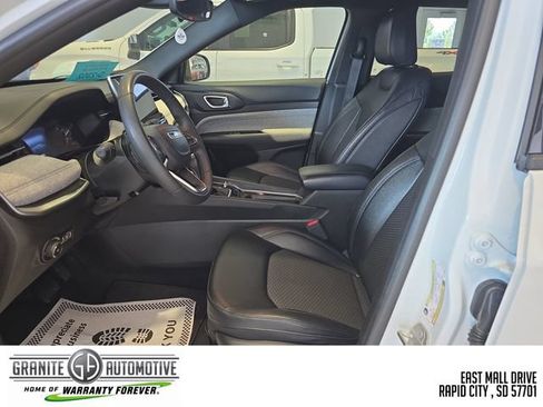Used 2024 Jeep Compass Latitude AWD/4WD image 10