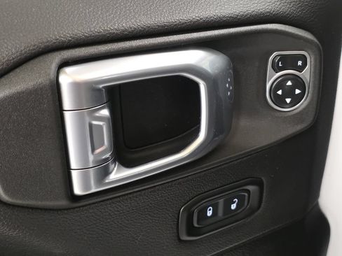 Used 2024 Jeep Wrangler Unlimited Sahara AWD/4WD image 30