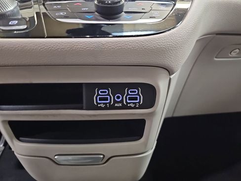 Used 2021 Chrysler Pacifica Touring-L image 32