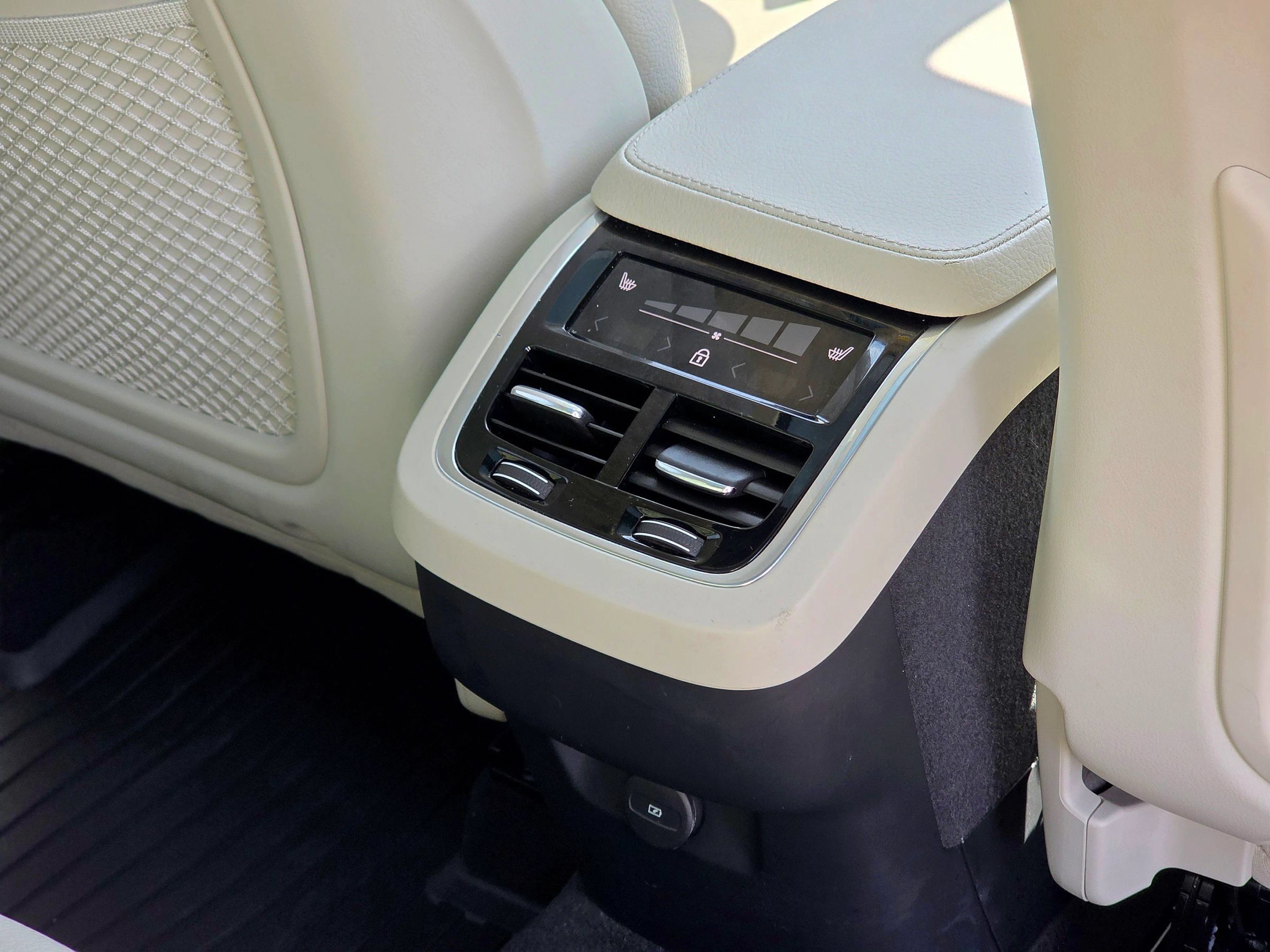 Used 2021 Volvo XC90 T6 Momentum AWD/4WD image 38