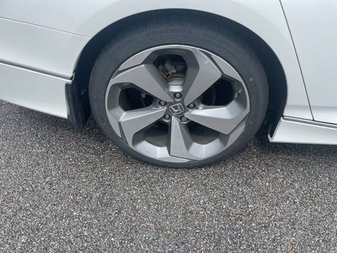Used 2018 Honda Accord Touring image 19