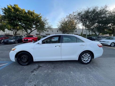 Used 2009 Toyota Camry LE FWD image 8