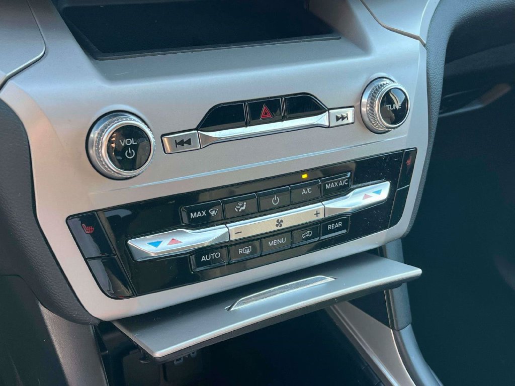 Used 2023 Ford Explorer XLT RWD image 24