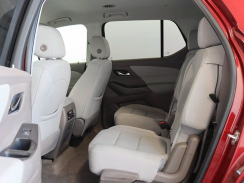 Used 2021 Chevrolet Traverse LT FWD image 15