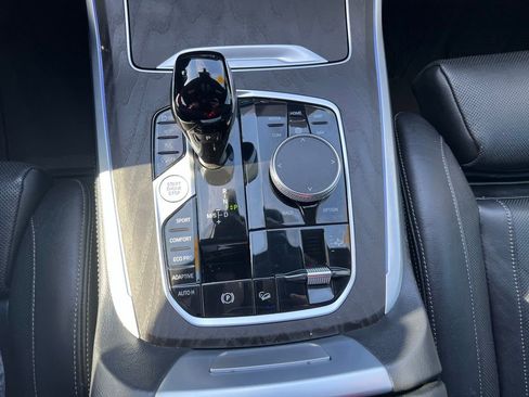 Used 2022 BMW X7 M50i image 39