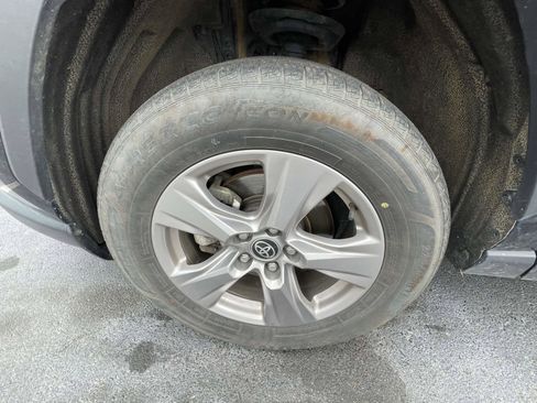 Used 2024 Toyota RAV4 XLE FWD image 25