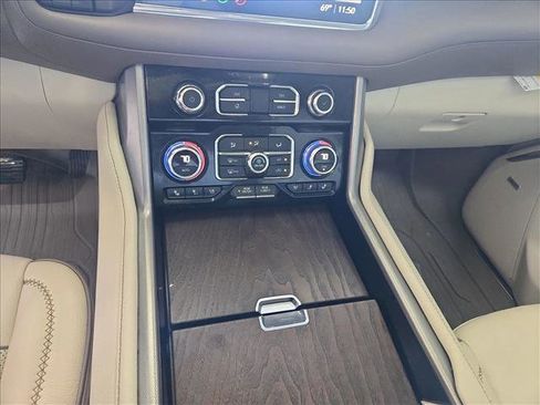 Used 2021 GMC Yukon XL Denali w/ Denali Premium Package image 15