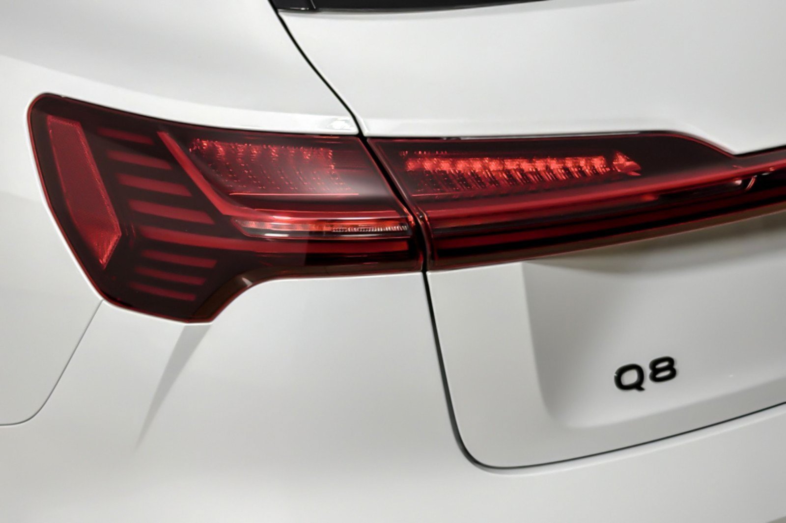 Used 2024 Audi Q8 e-tron Premium AWD/4WD image 25