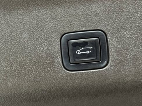 Used 2022 Chevrolet Tahoe LT w/ LT Signature Package image 35