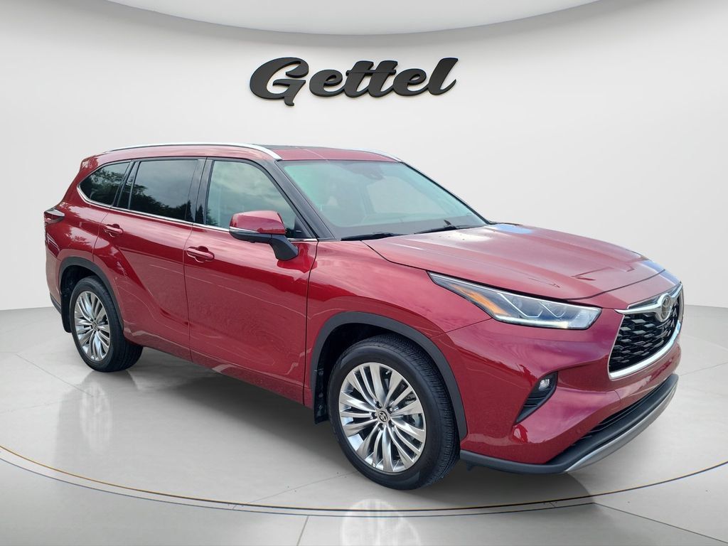 Used 2024 Toyota Highlander Platinum AWD/4WD image 3