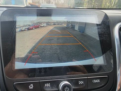 Used 2018 Chevrolet Equinox LT w/ Sun & Infotainment Package image 17