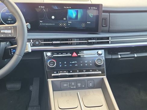 Used 2025 Hyundai Santa Fe Limited AWD/4WD image 18
