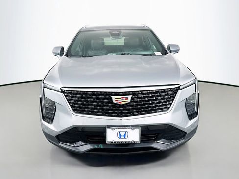 Used 2024 Cadillac XT4 Premium Luxury image 2