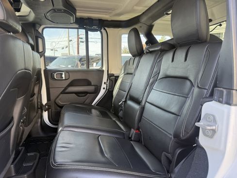 Used 2023 Jeep Wrangler Sahara image 14