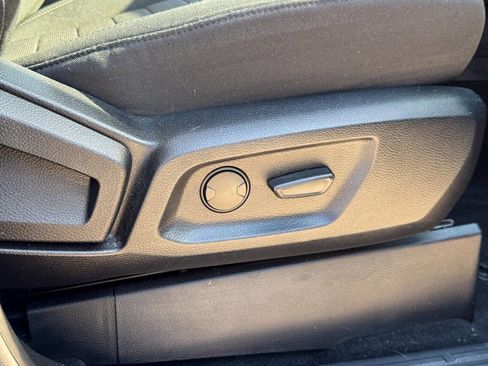 Used 2019 Ford Ranger XLT w/ Equipment Group 302A Luxury AWD/4WD image 16