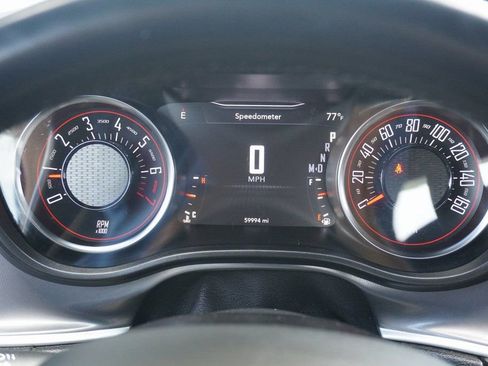 Used 2022 Dodge Challenger SXT image 10