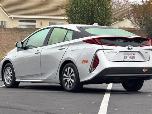 Used 2020 Toyota Prius Prime XLE image 8