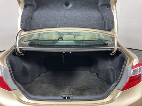 Used 2012 Toyota Camry XLE w/ Leather Pkg FWD image 27