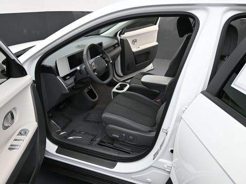 Certified 2024 Hyundai Ioniq 5 SEL image 11