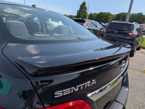 Used 2014 Nissan Sentra SR w/ SR Driver Package FWD image 5