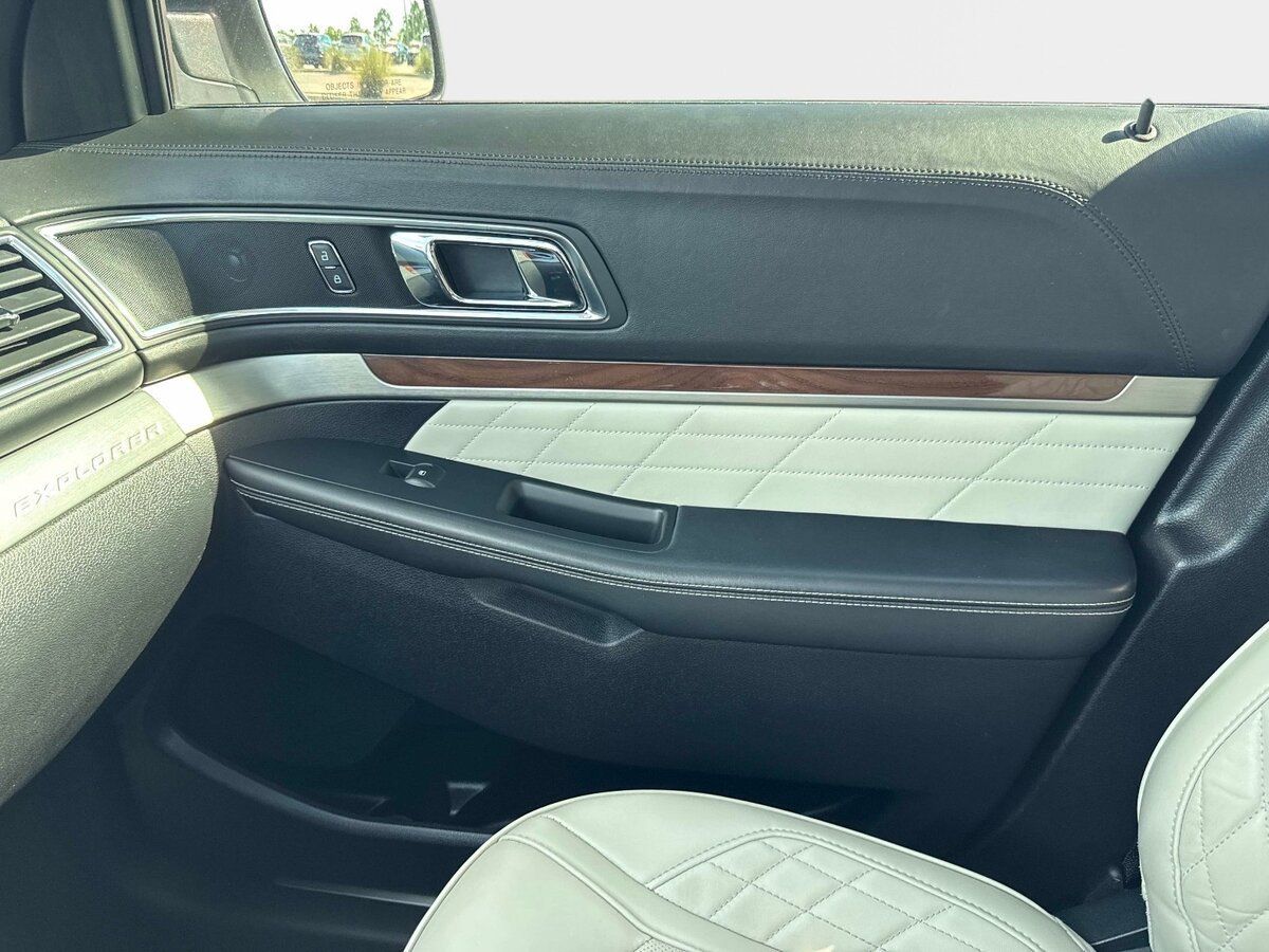 Used 2019 Ford Explorer Platinum AWD/4WD image 26