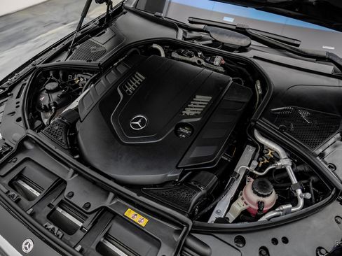 Used 2024 Mercedes-Benz S 580 4MATIC Sedan w/ AMG Line image 95