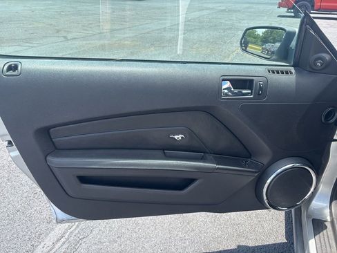 Used 2010 Ford Mustang GT Premium RWD image 5