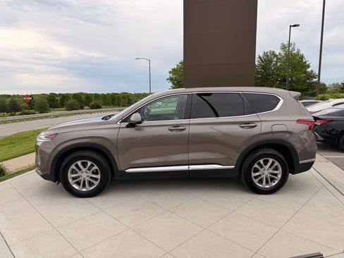 Used 2019 Hyundai Santa Fe SE AWD/4WD image 2