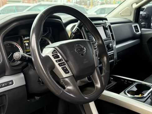 Used 2017 Nissan Titan PRO-4X w/ Pro-4x Convenience Package image 9