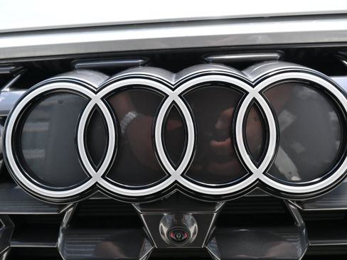 Used 2025 Audi Q5 Premium Plus w/ Premium Plus AWD/4WD image 12