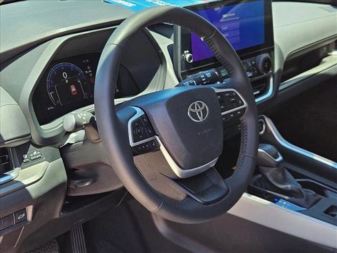 Used 2025 Toyota Grand Highlander FWD image 10
