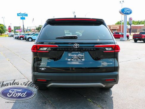 Used 2024 Toyota Grand Highlander AWD image 6