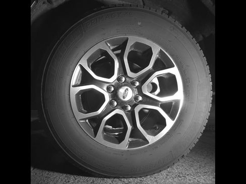 Used 2024 Ford Expedition Max XLT image 13