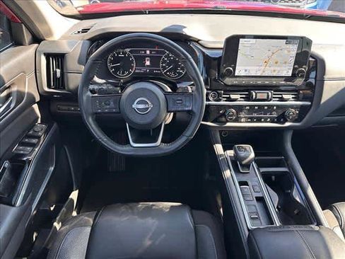 Used 2024 Nissan Pathfinder SL w/ Lighting Package (N92) image 10