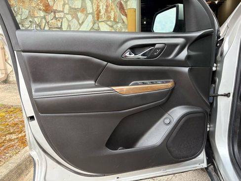 Used 2018 GMC Acadia SLE image 17